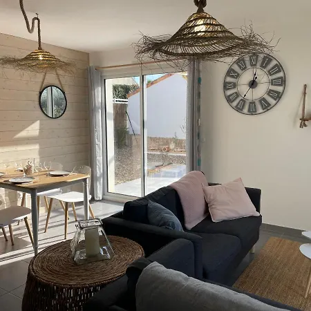 Maison Au Calme Pres Des Plages Holiday home Poiroux